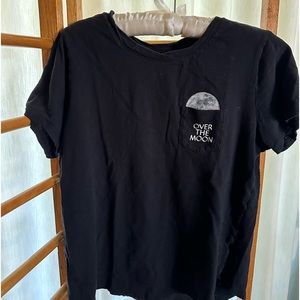 Old Navy Over the Moon Pocket Short Sleeve Tee Shirt size Medium